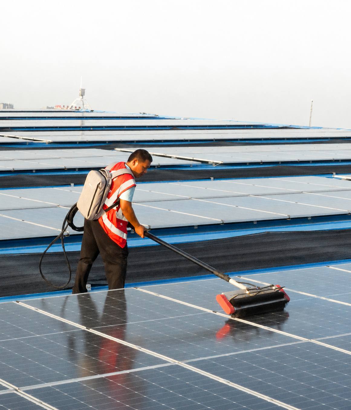 RHINO700-EH3 solar cleaning brush scene