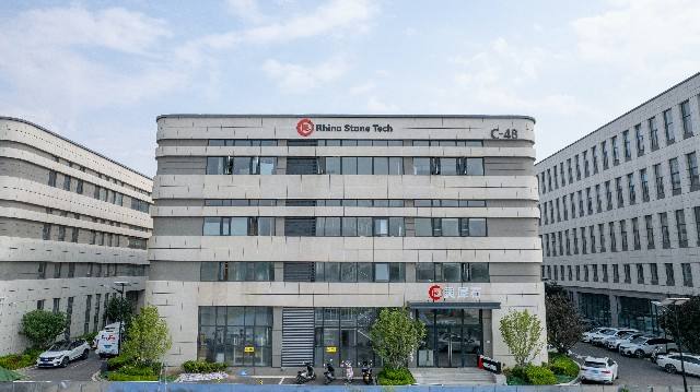 太陽光パネル清掃機器に関するRhino Stone Tech会社紹介動画