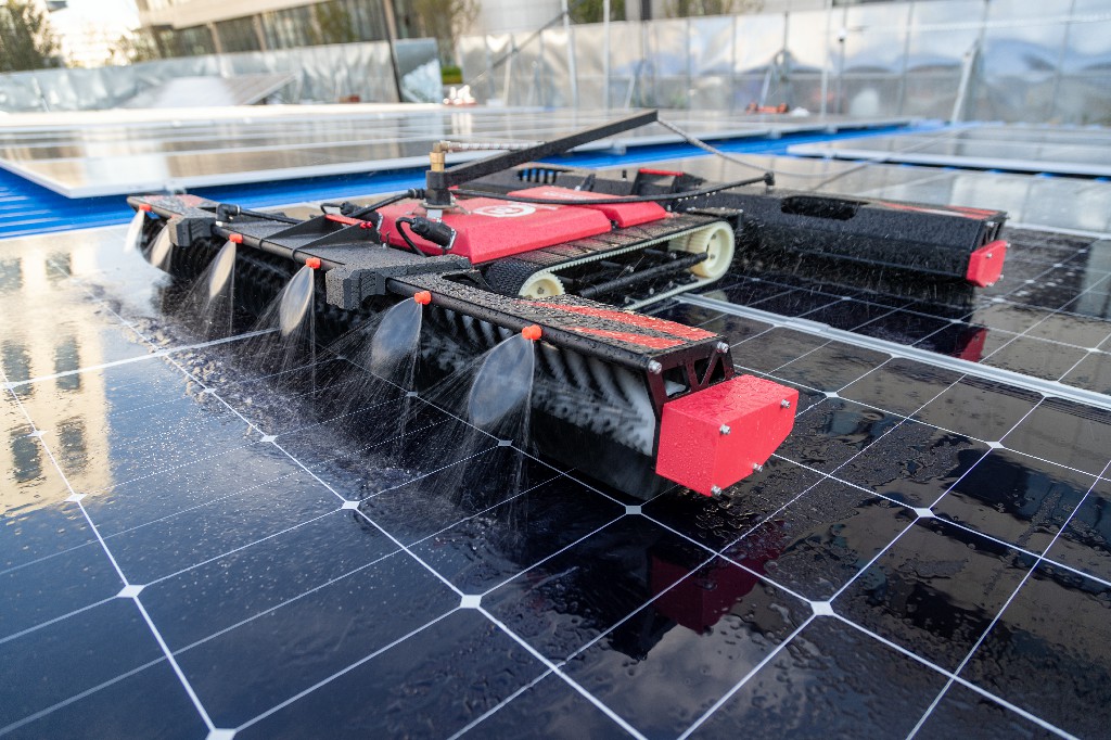 RhinoStar·EC6 brush details for panel-safe cleaning