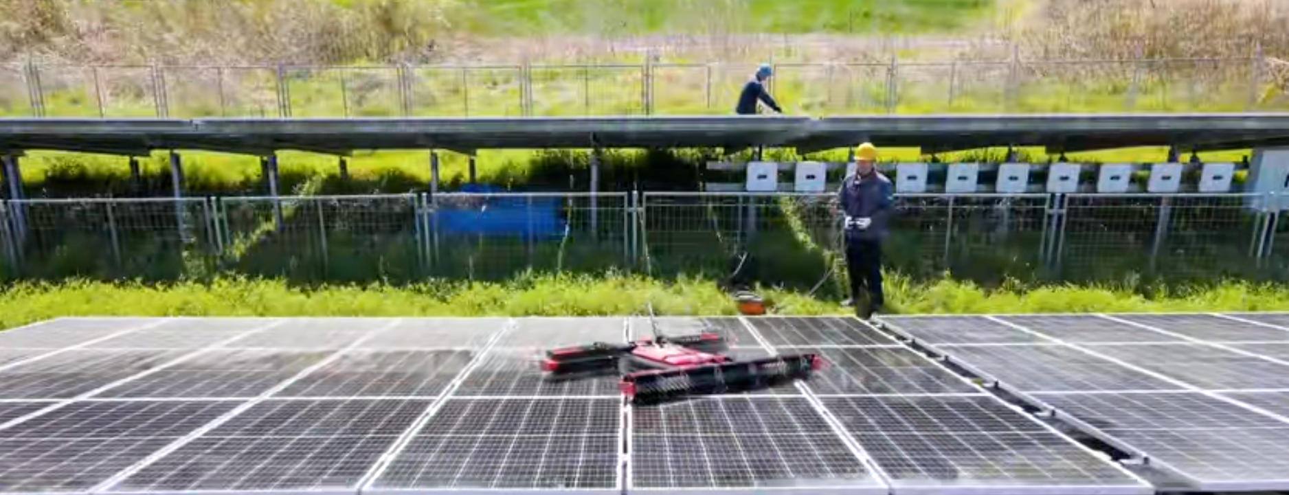 ユーティリティ規模太陽光発電所清掃ソリューション